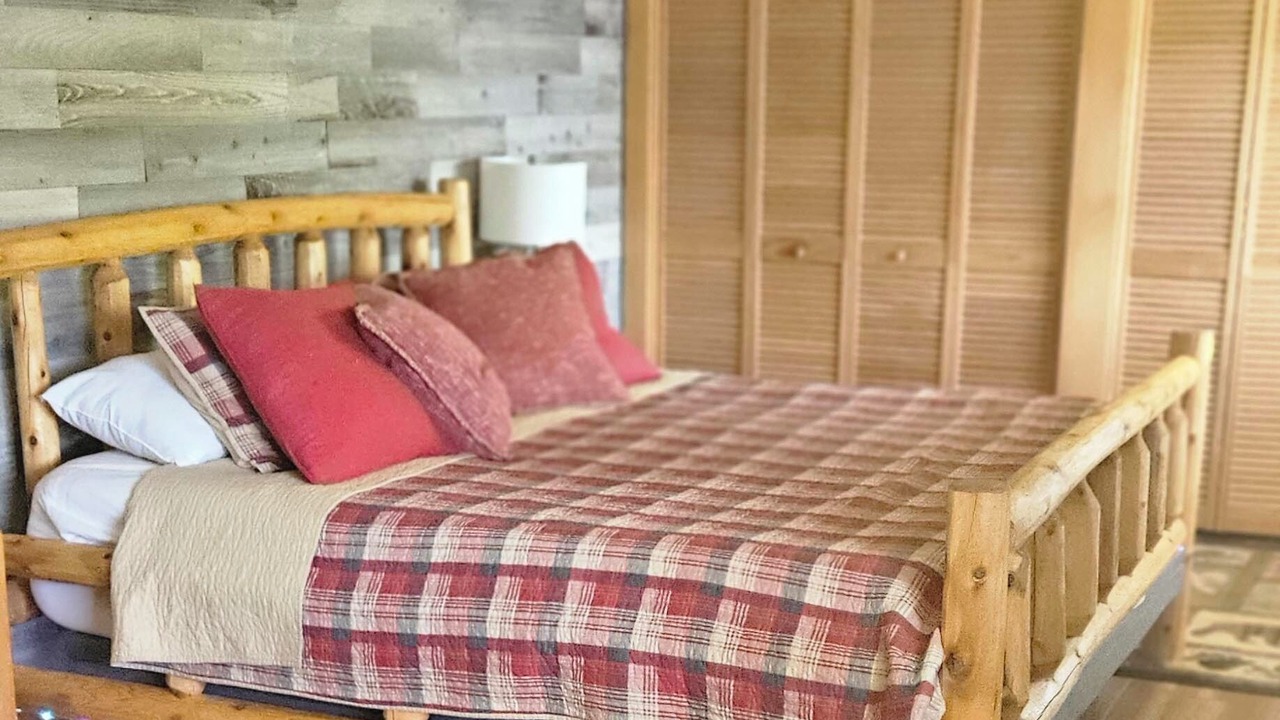 Photo of Bedroom in Raymond