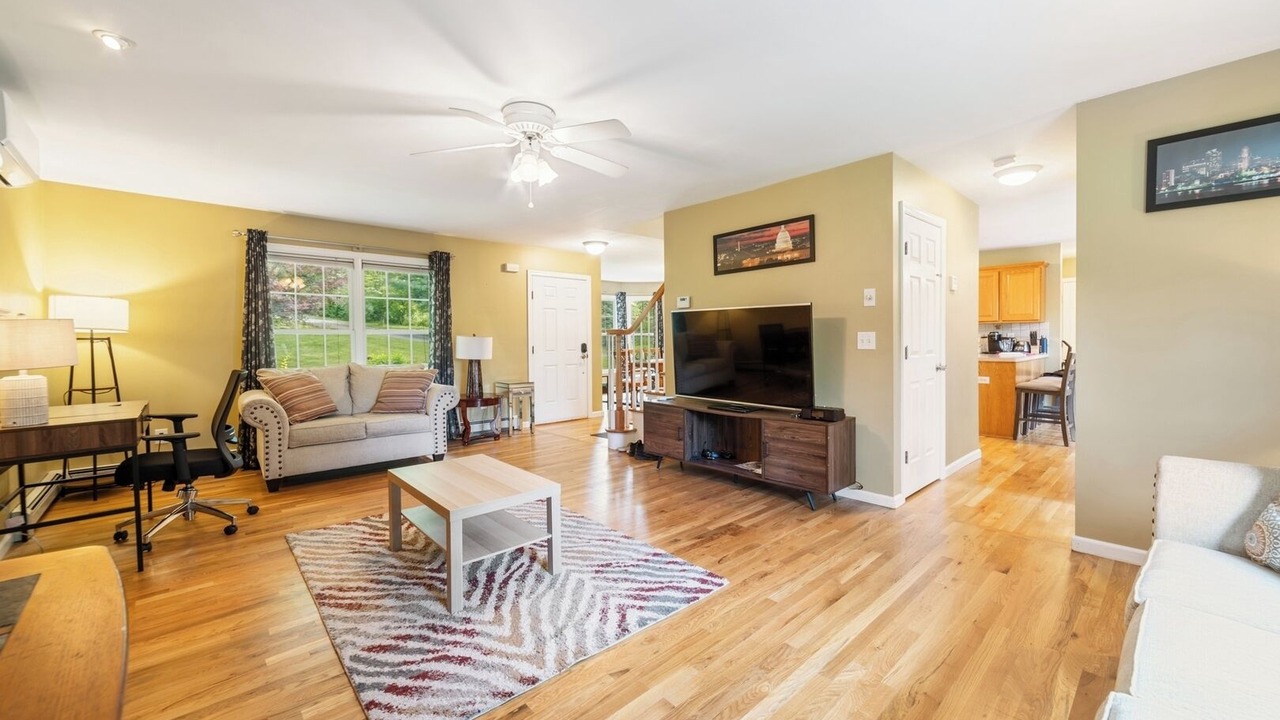 Photo of Livingroom in Gaylordsville