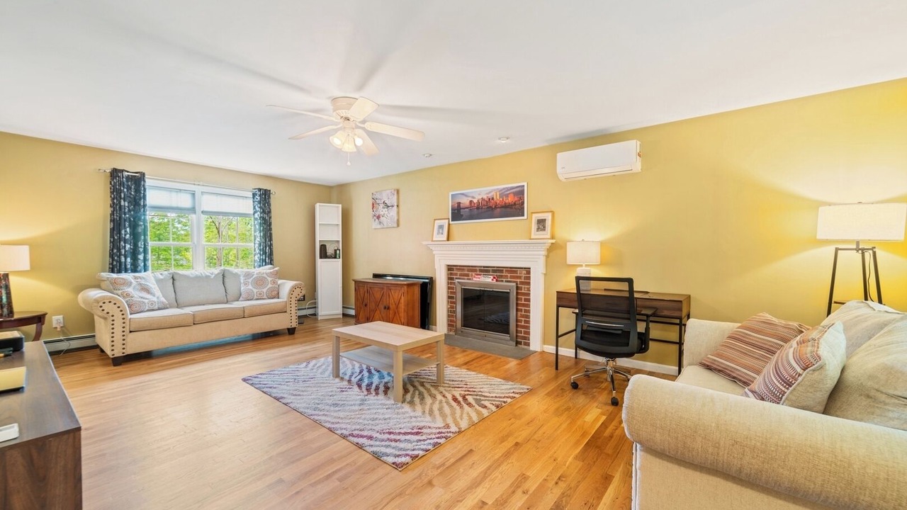 Photo of Livingroom in Gaylordsville