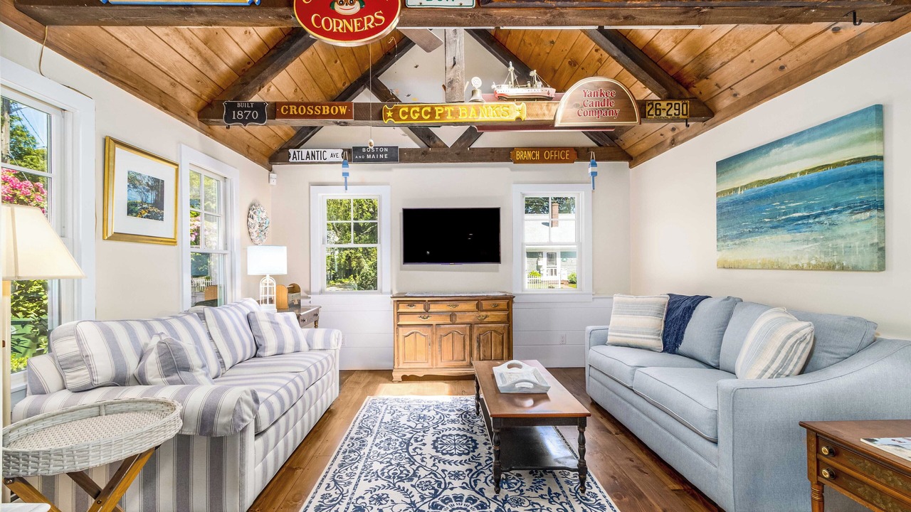 Photo of Livingroom in Falmouth Heights