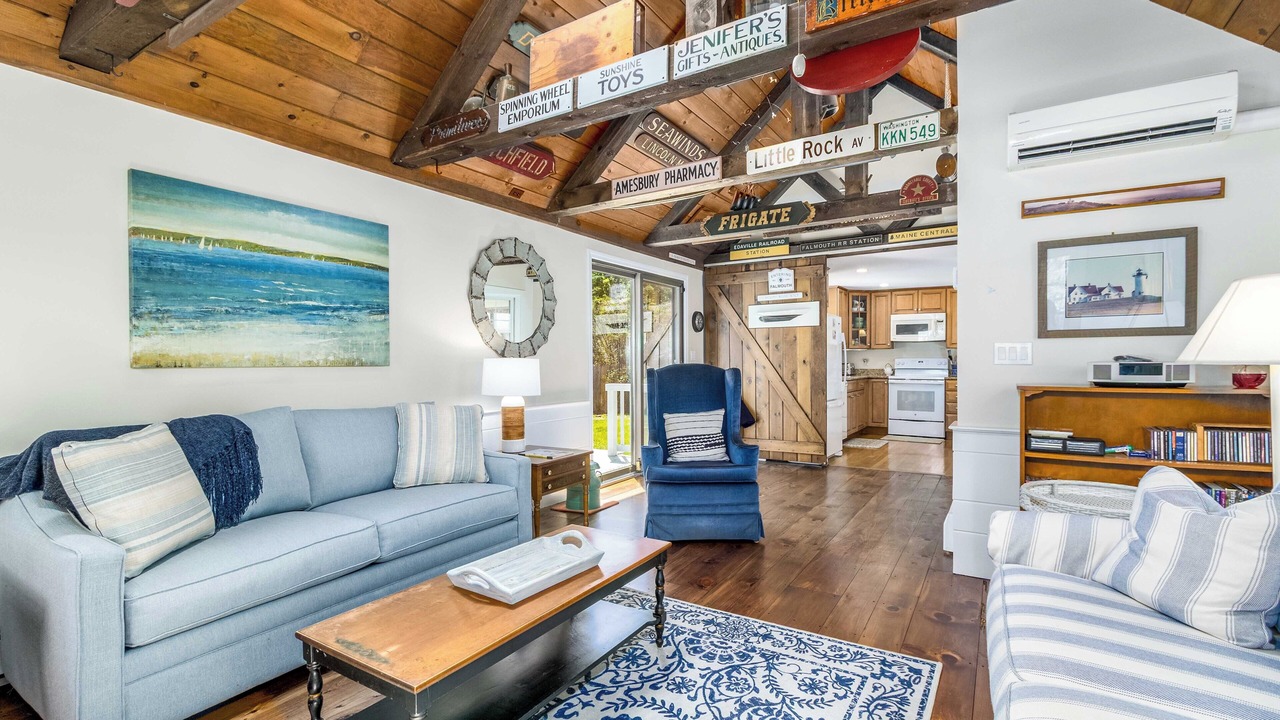 Photo of Livingroom in Falmouth Heights