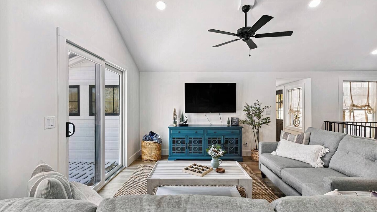 Photo of Livingroom in East Homer