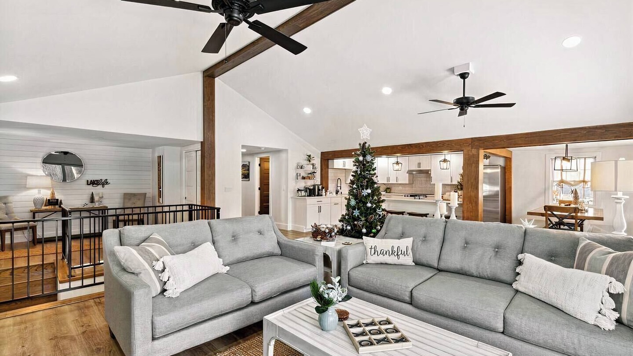 Photo of Livingroom in East Homer