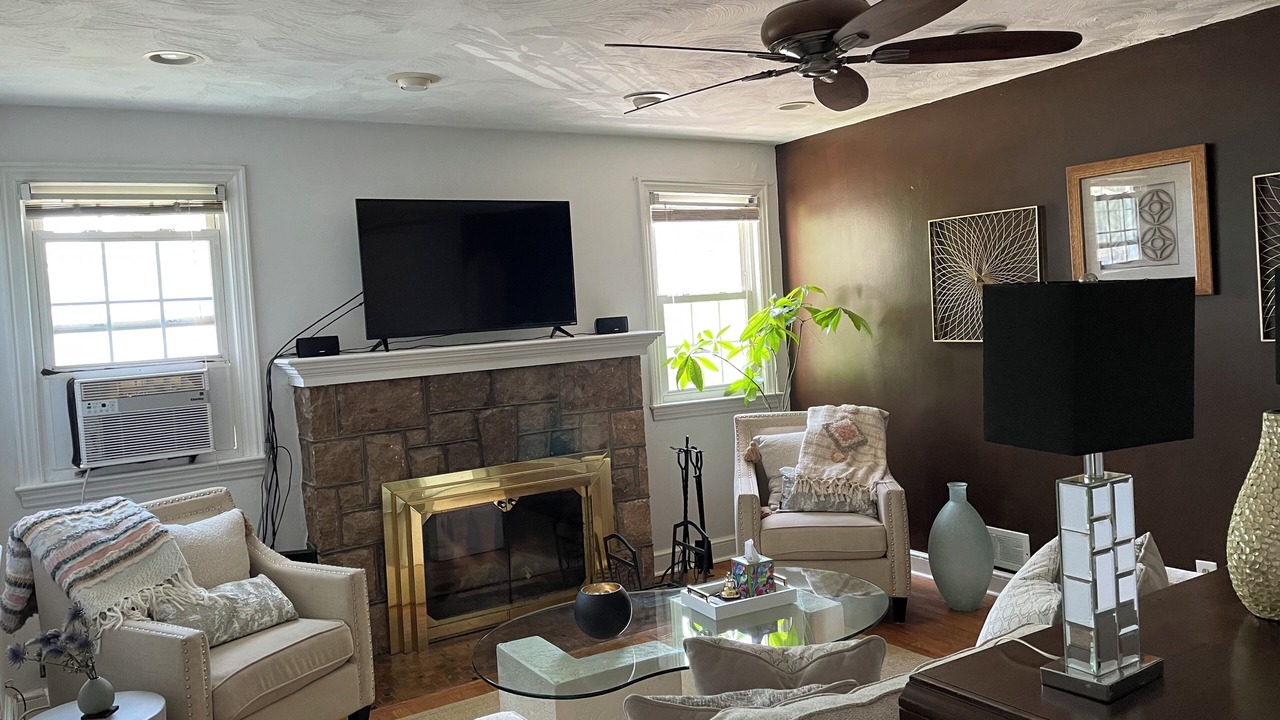 Photo of Livingroom in Teaneck