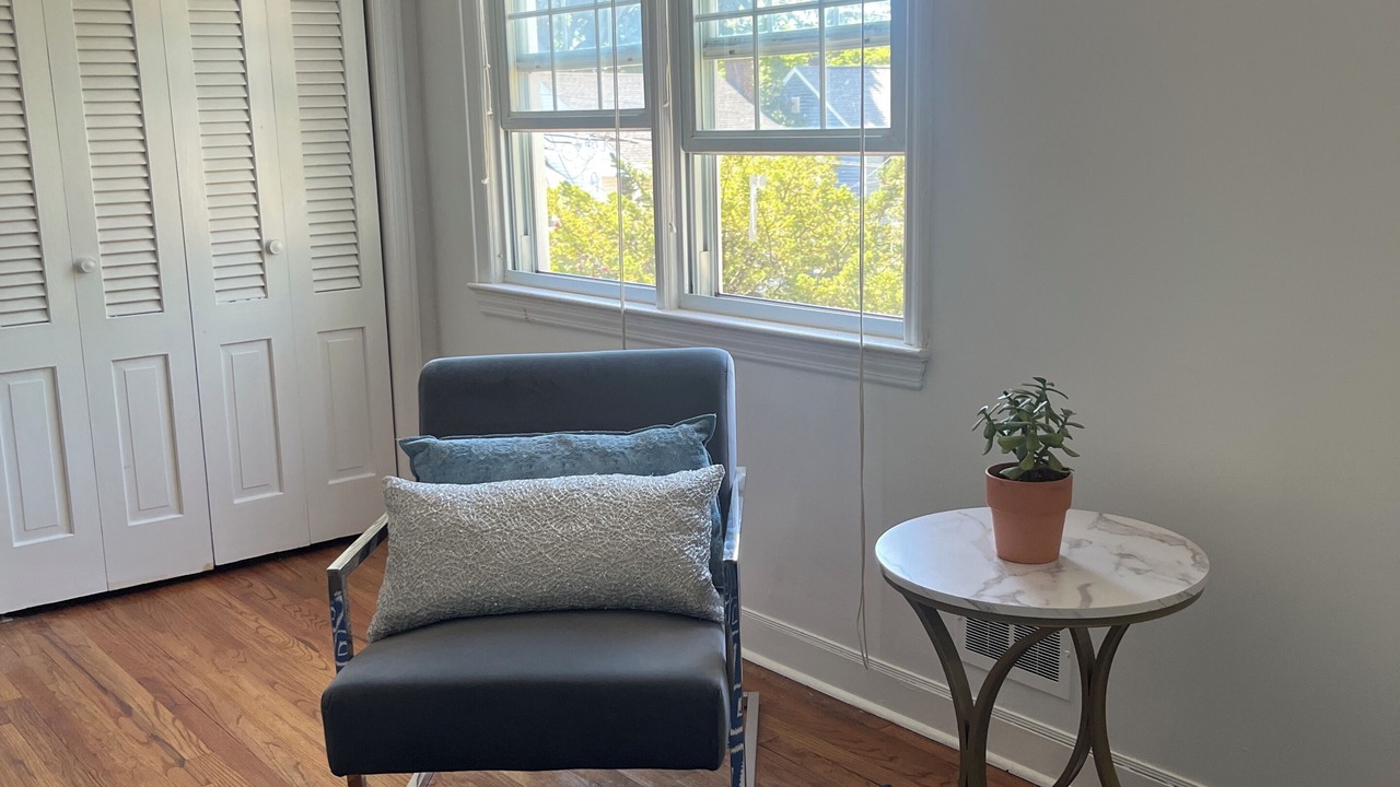 Photo of Livingroom in Teaneck