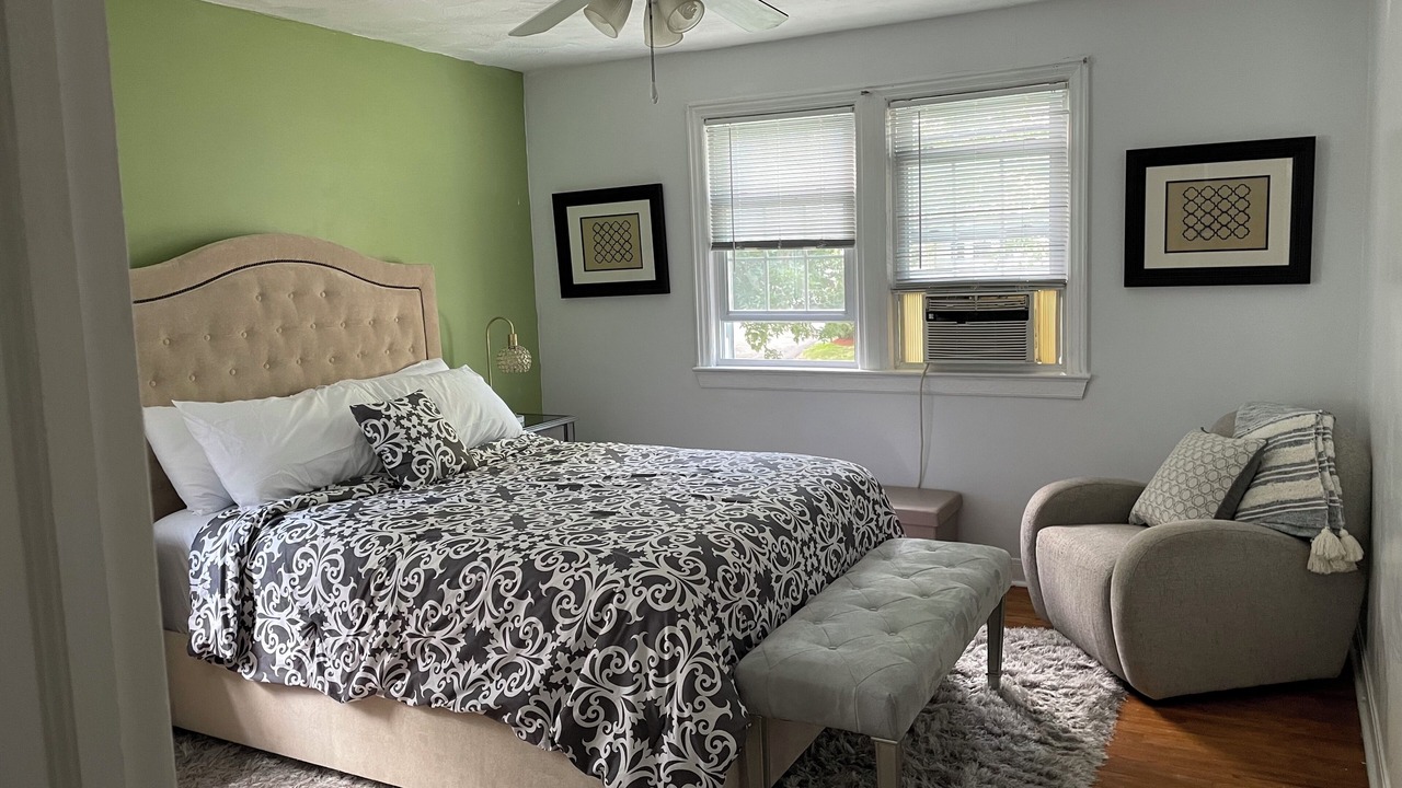 Photo of Bedroom in Teaneck