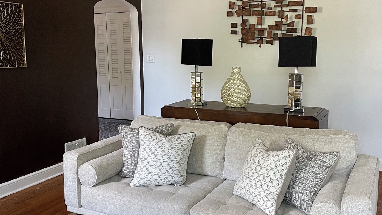 Photo of Livingroom in Teaneck