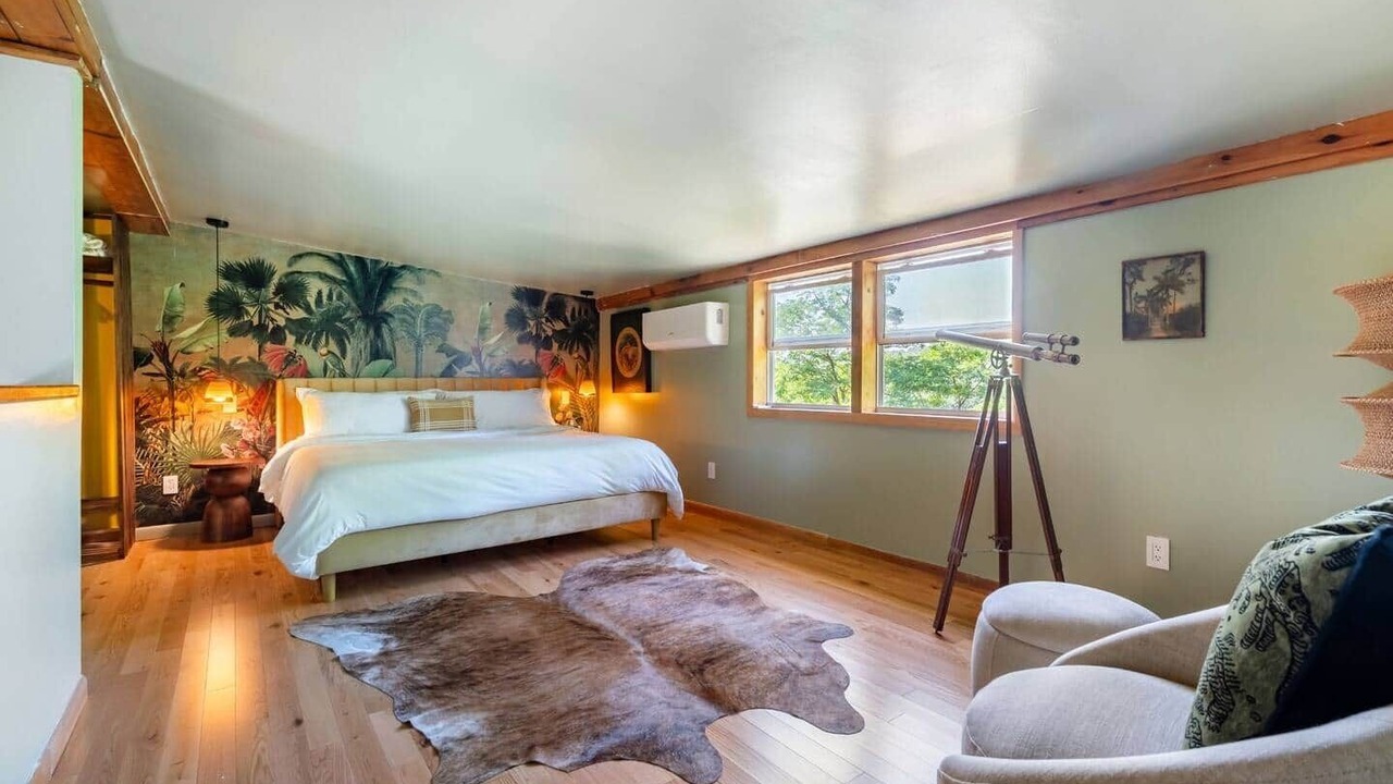 Photo of Bedroom in Jefferson Heights