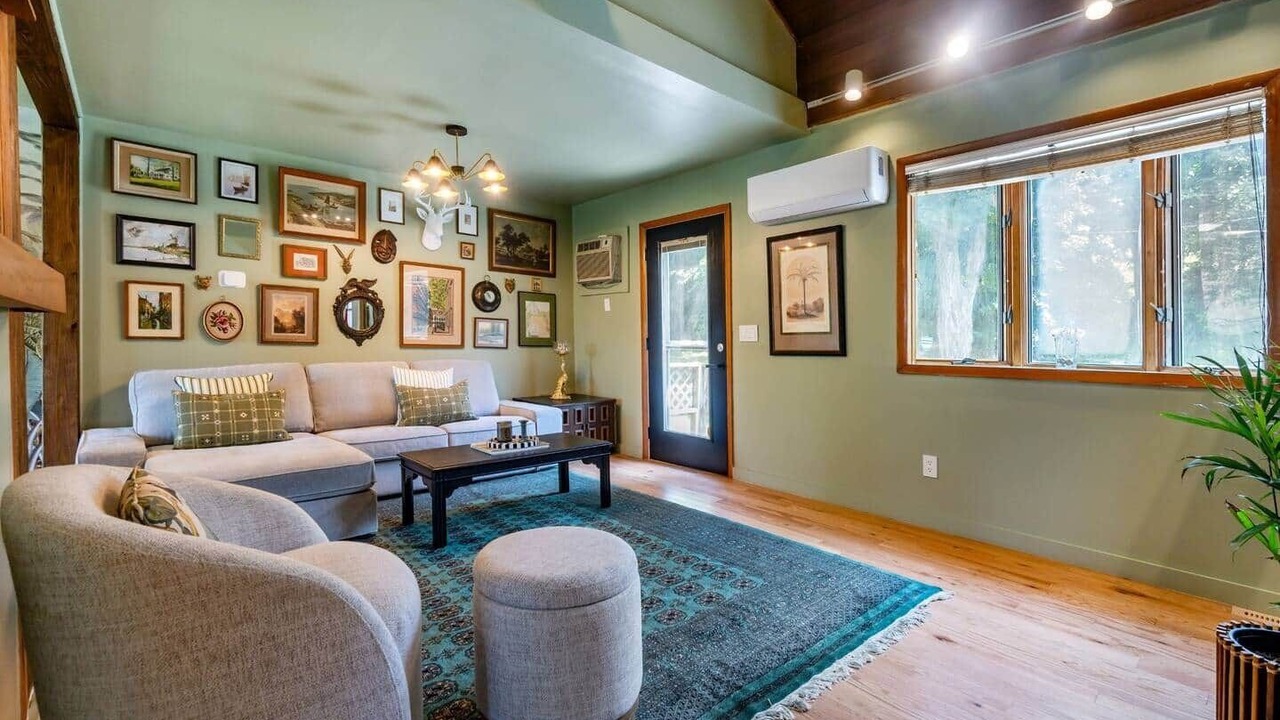 Photo of Livingroom in Jefferson Heights