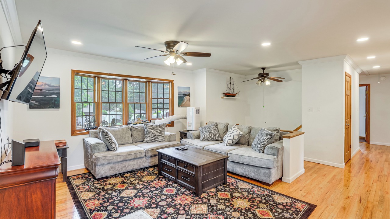 Photo of Livingroom in Bayville