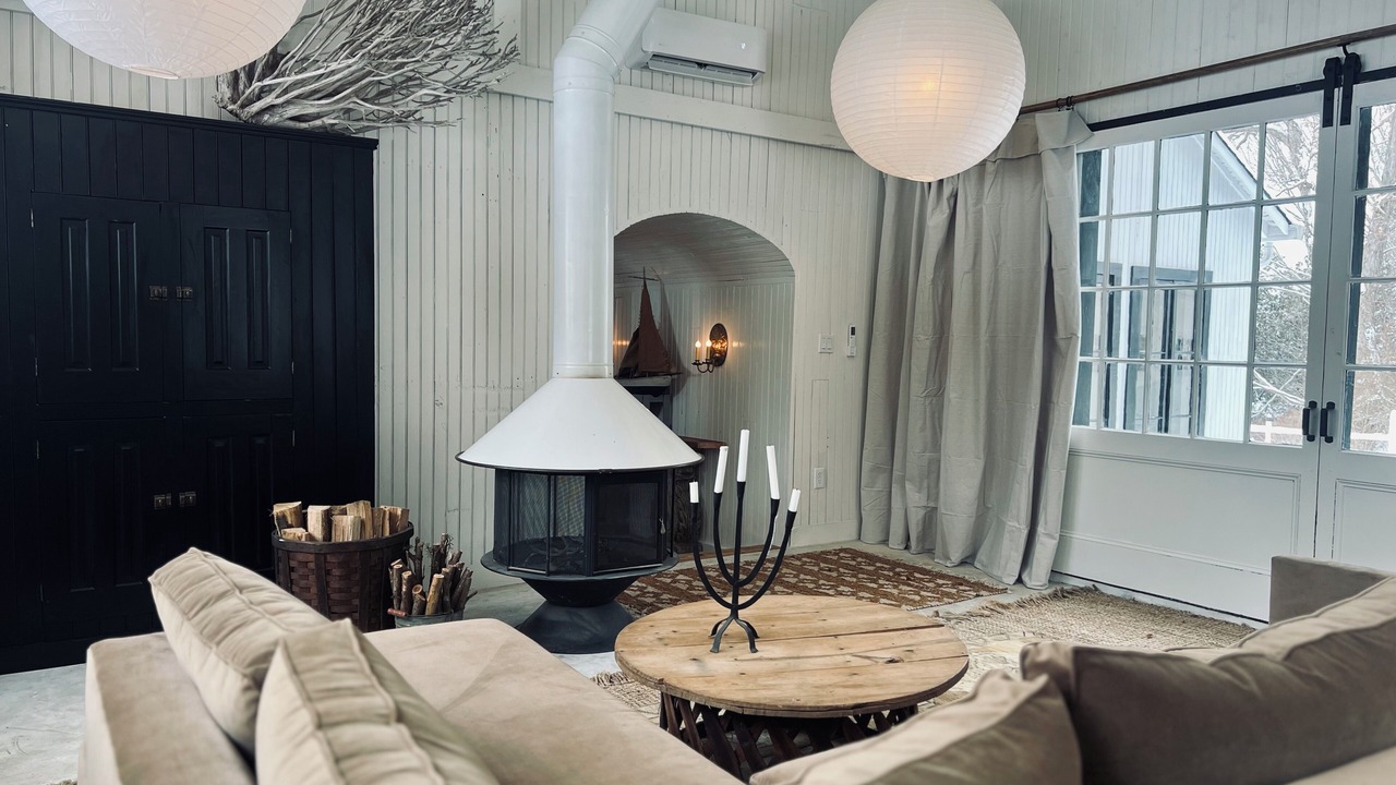Photo of Livingroom in Deep River Center