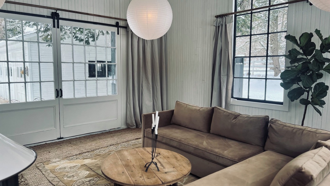 Photo of Livingroom in Deep River Center