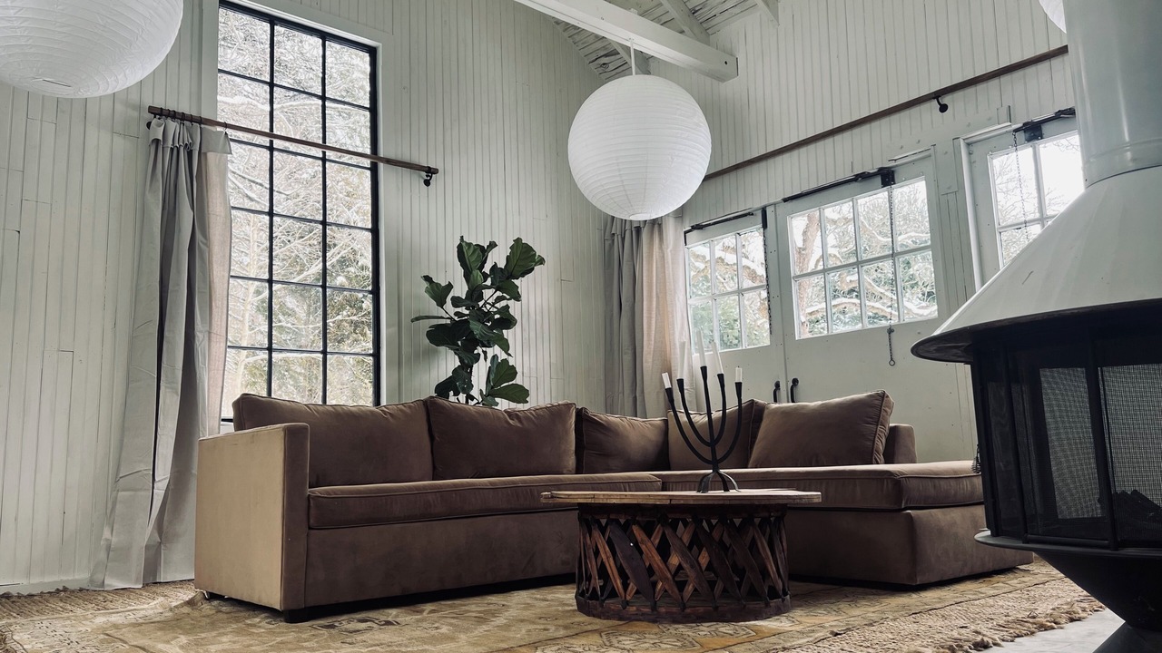 Photo of Livingroom in Deep River Center