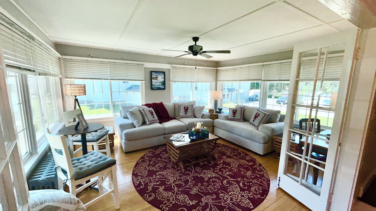 Photo of Livingroom in York Harbor