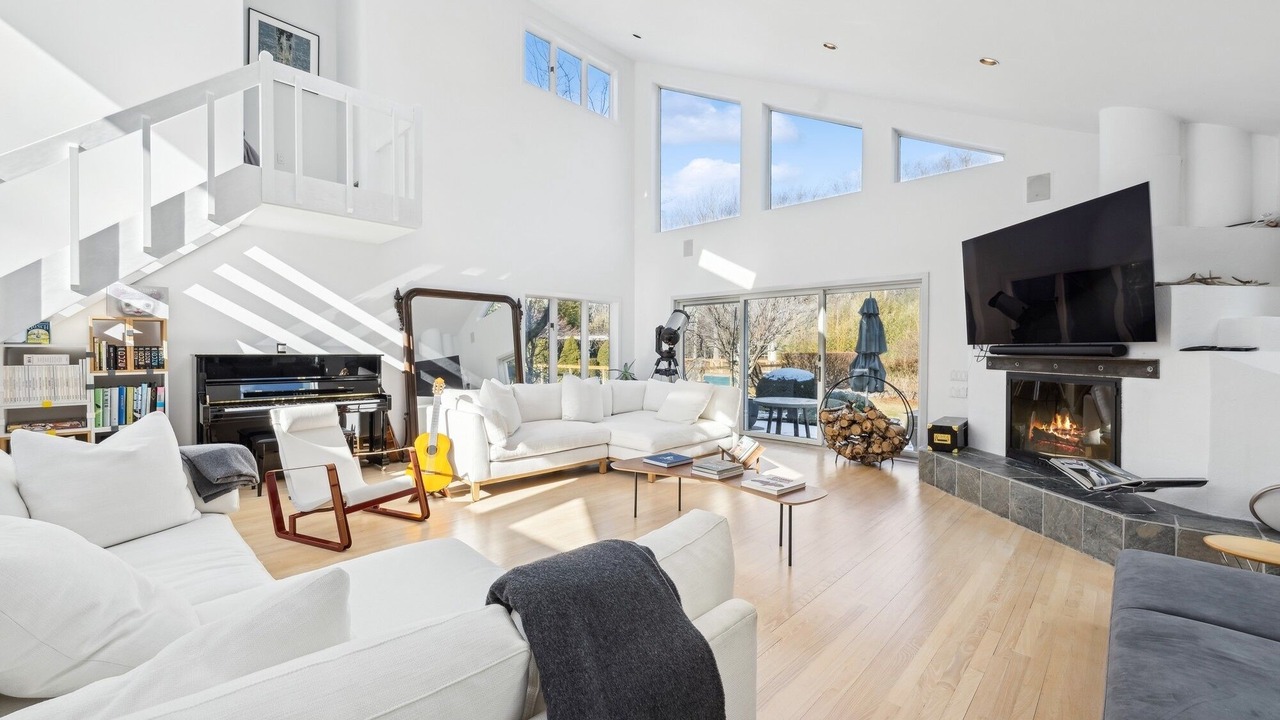 Photo of Livingroom in Sagaponack