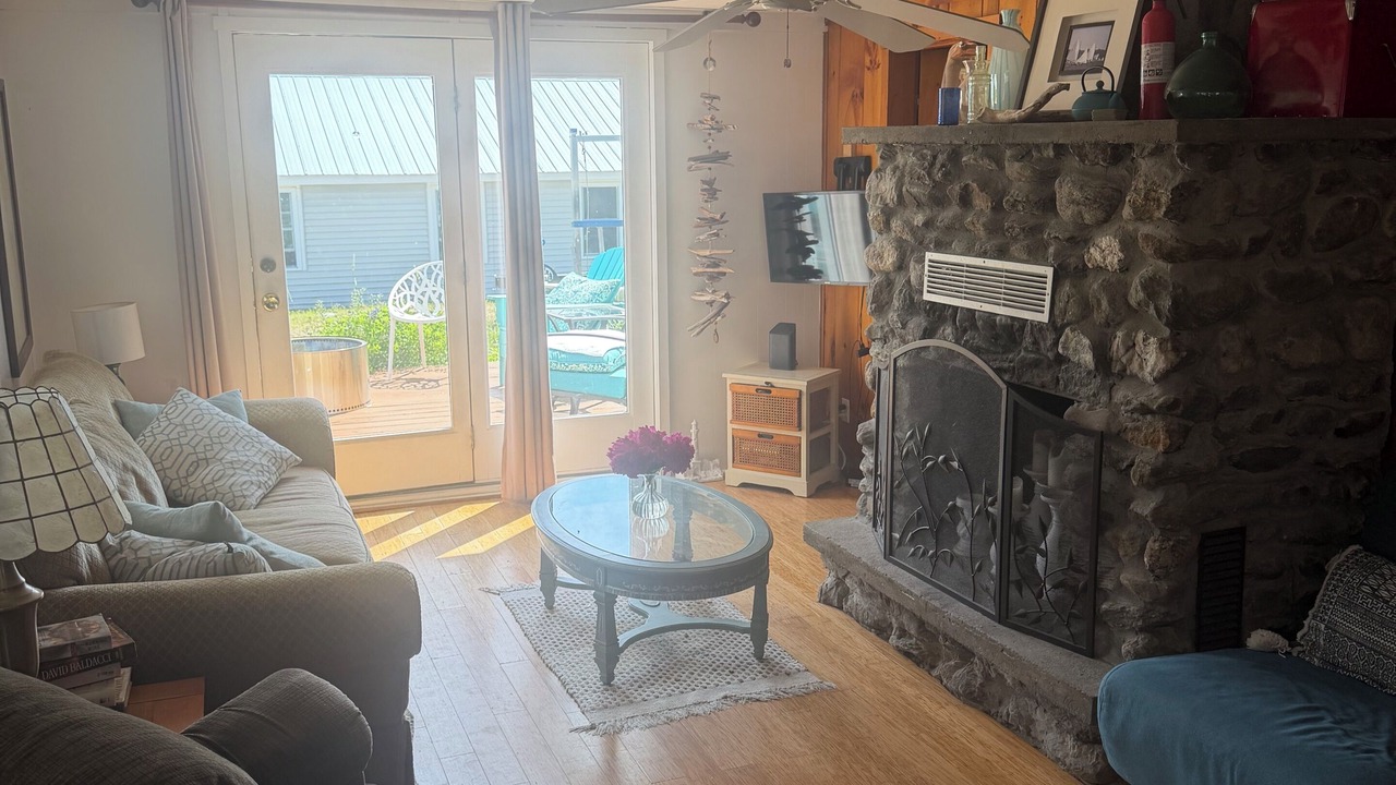 Photo of Livingroom in Malletts Bay
