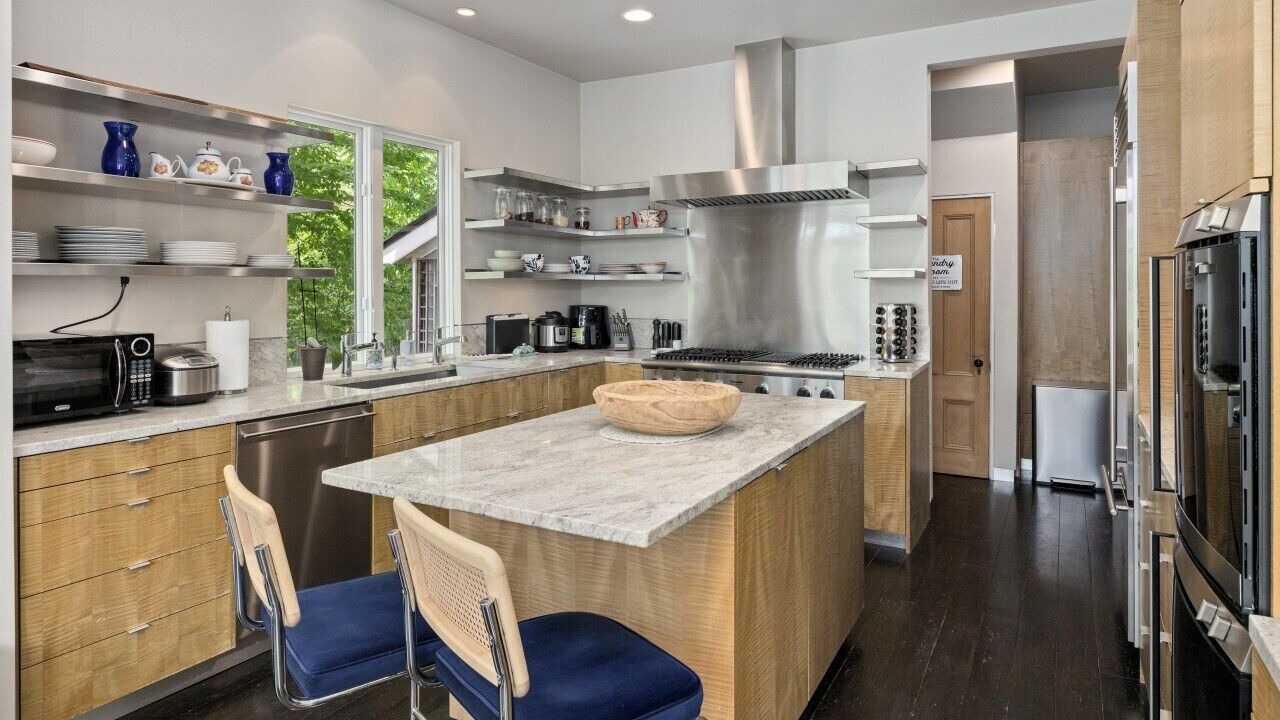 Photo of Others in Melrose