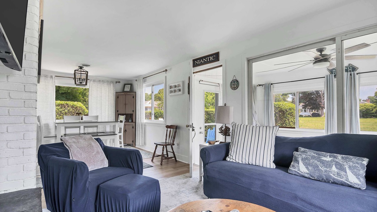 Photo of Livingroom in Niantic