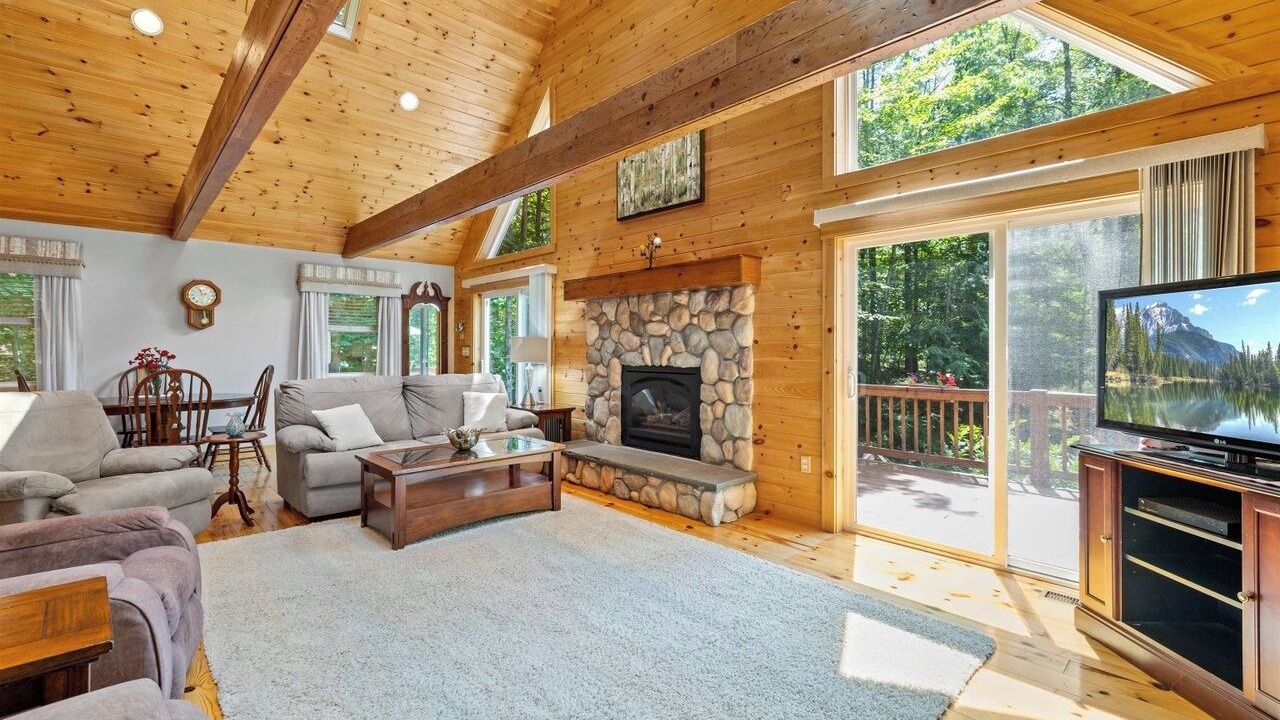 Photo of Livingroom in East Wakefield