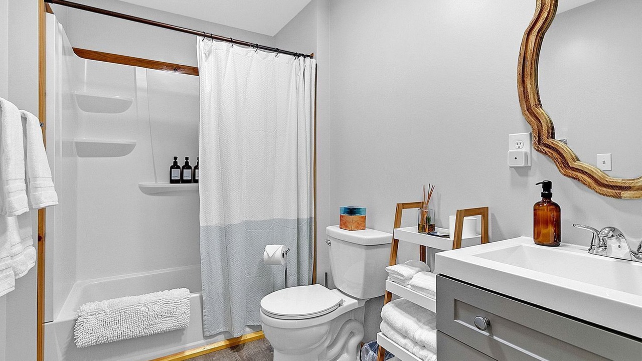 Photo of Bathroom in Warren