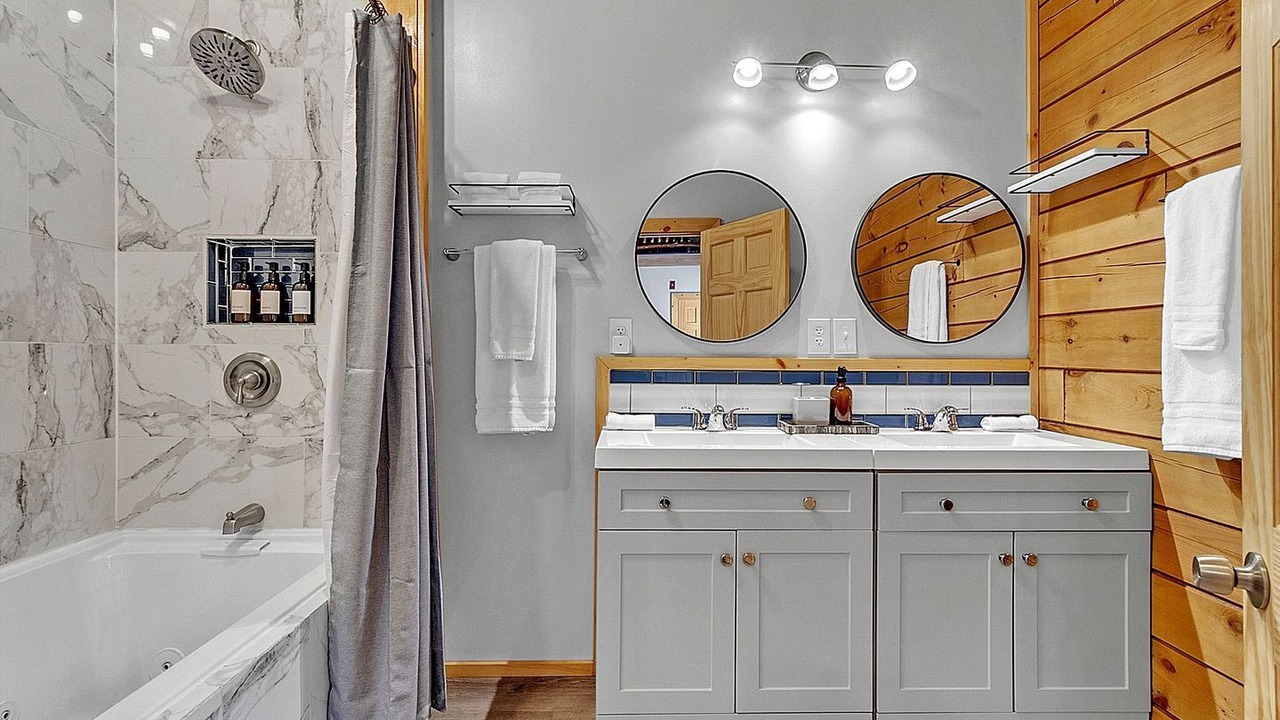 Photo of Bathroom in Warren