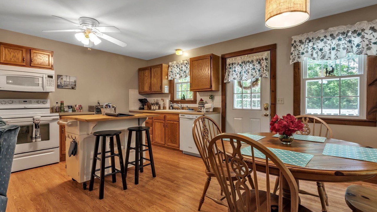 Photo of Kitchen in Old Mystic
