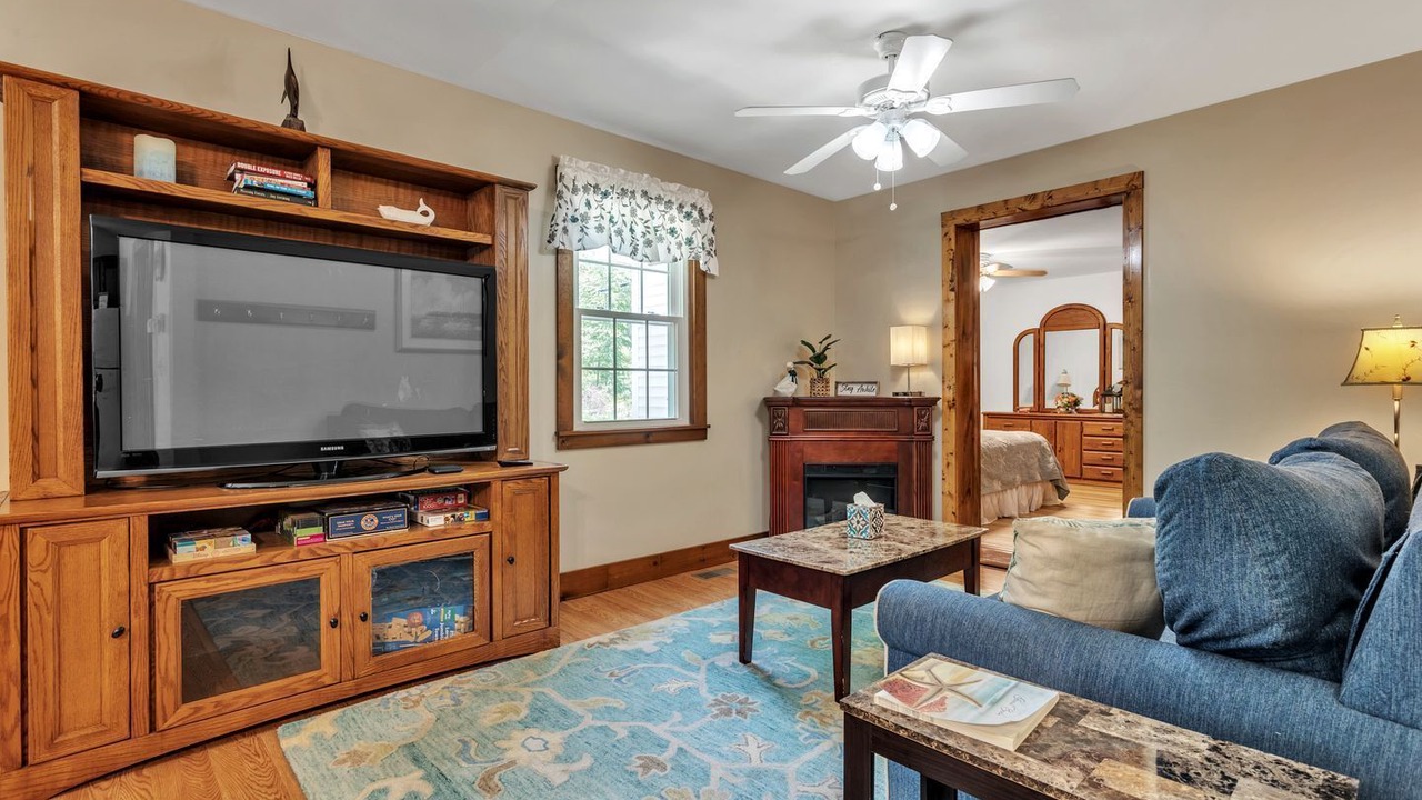 Photo of Livingroom in Old Mystic