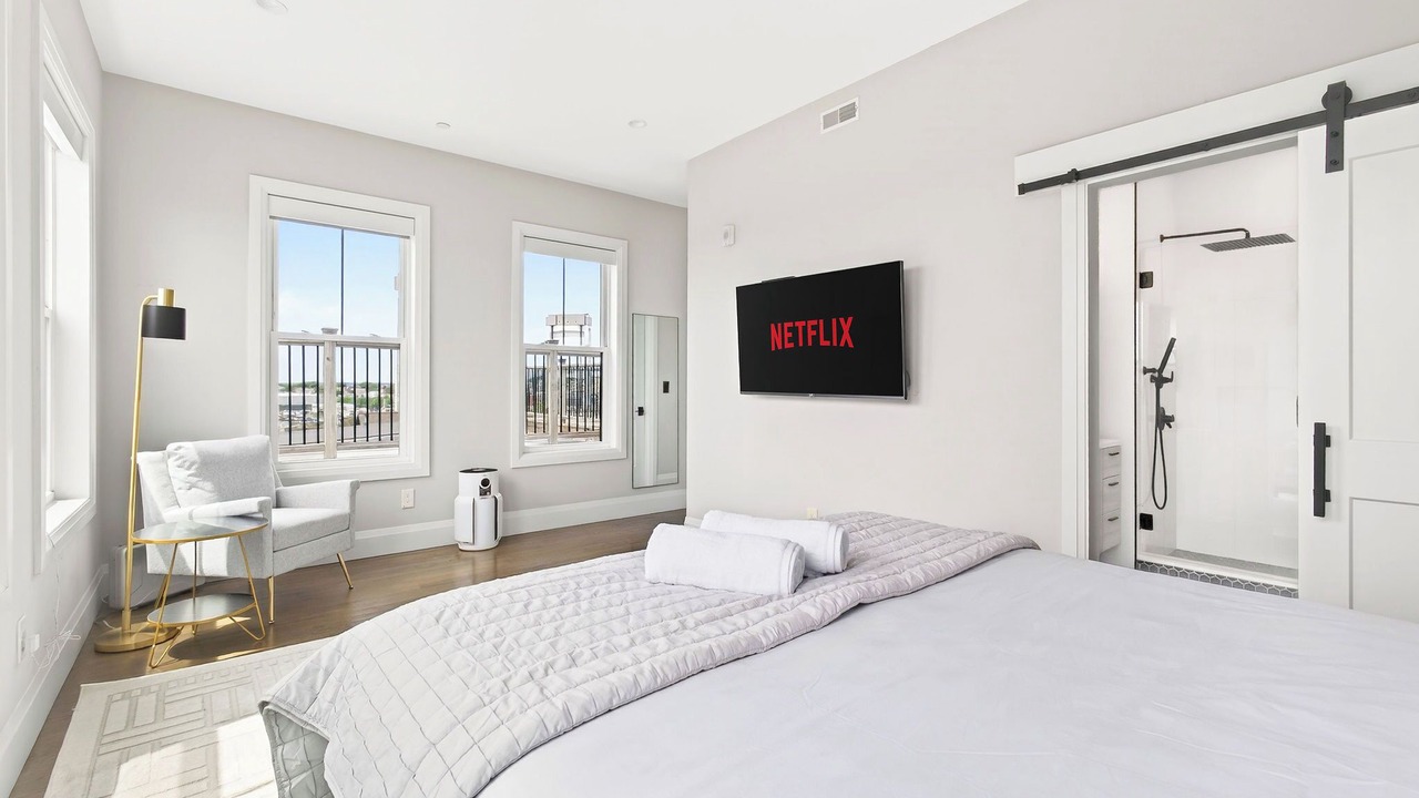 Photo of Bedroom in Harbor View - Orient Heights