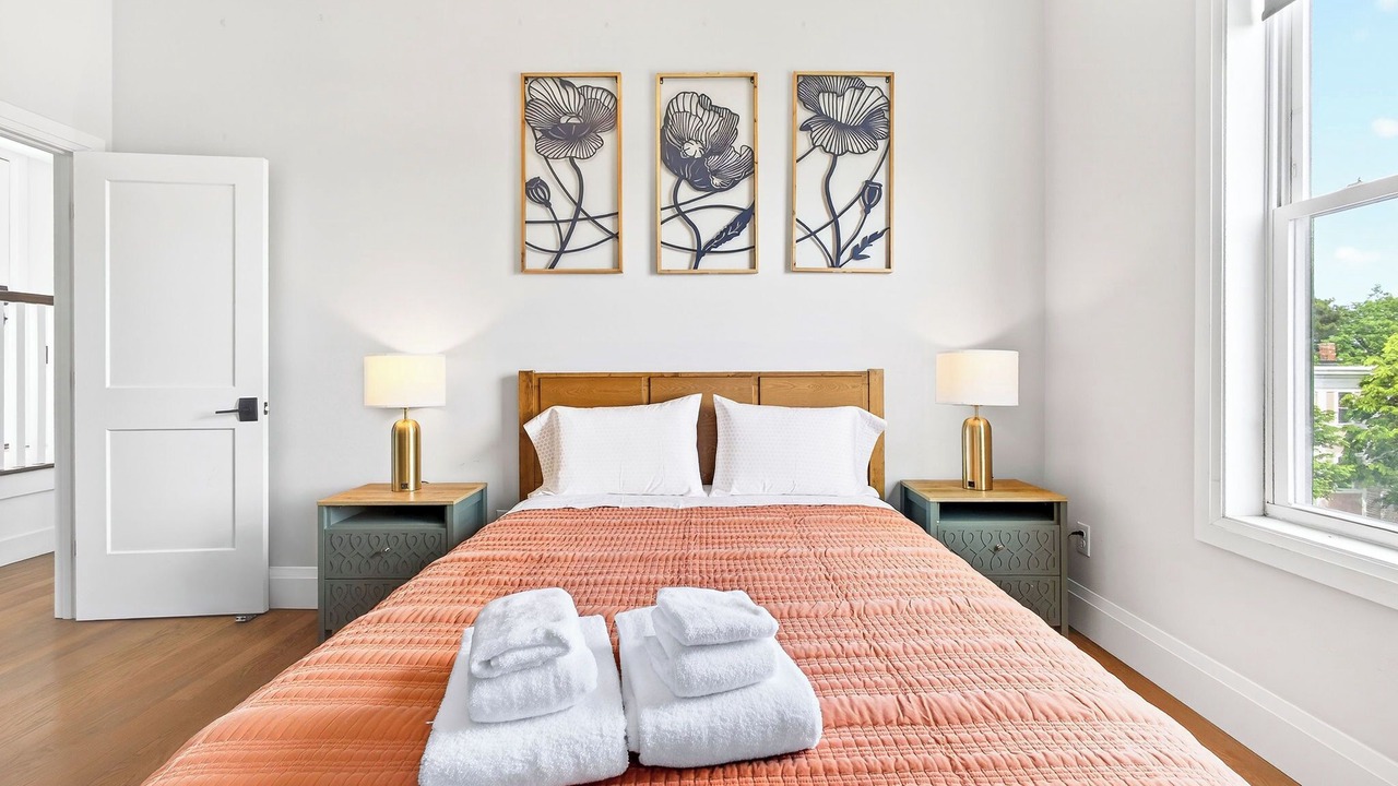 Photo of Bedroom in Harbor View - Orient Heights