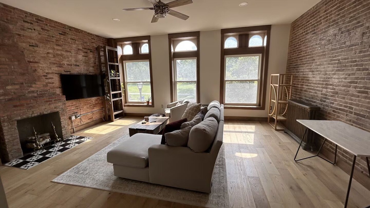 Photo of Livingroom in St. Albans Historic District