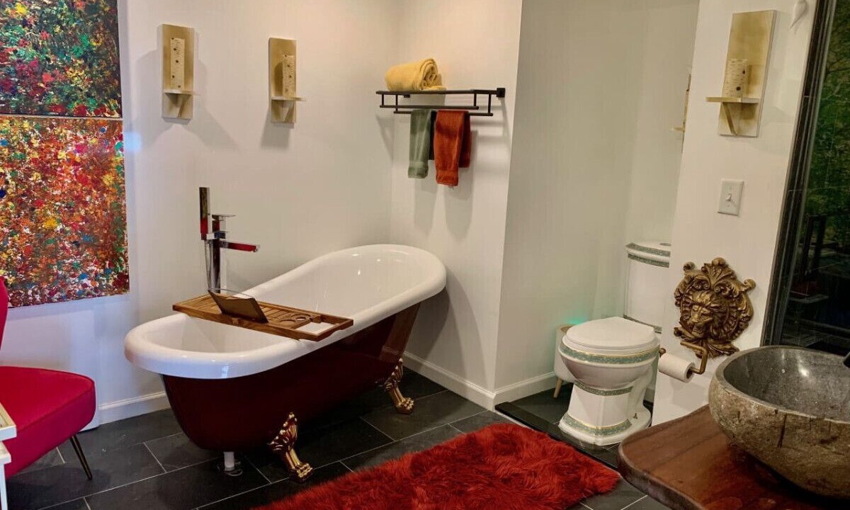 Photo of Bathroom in Highmount