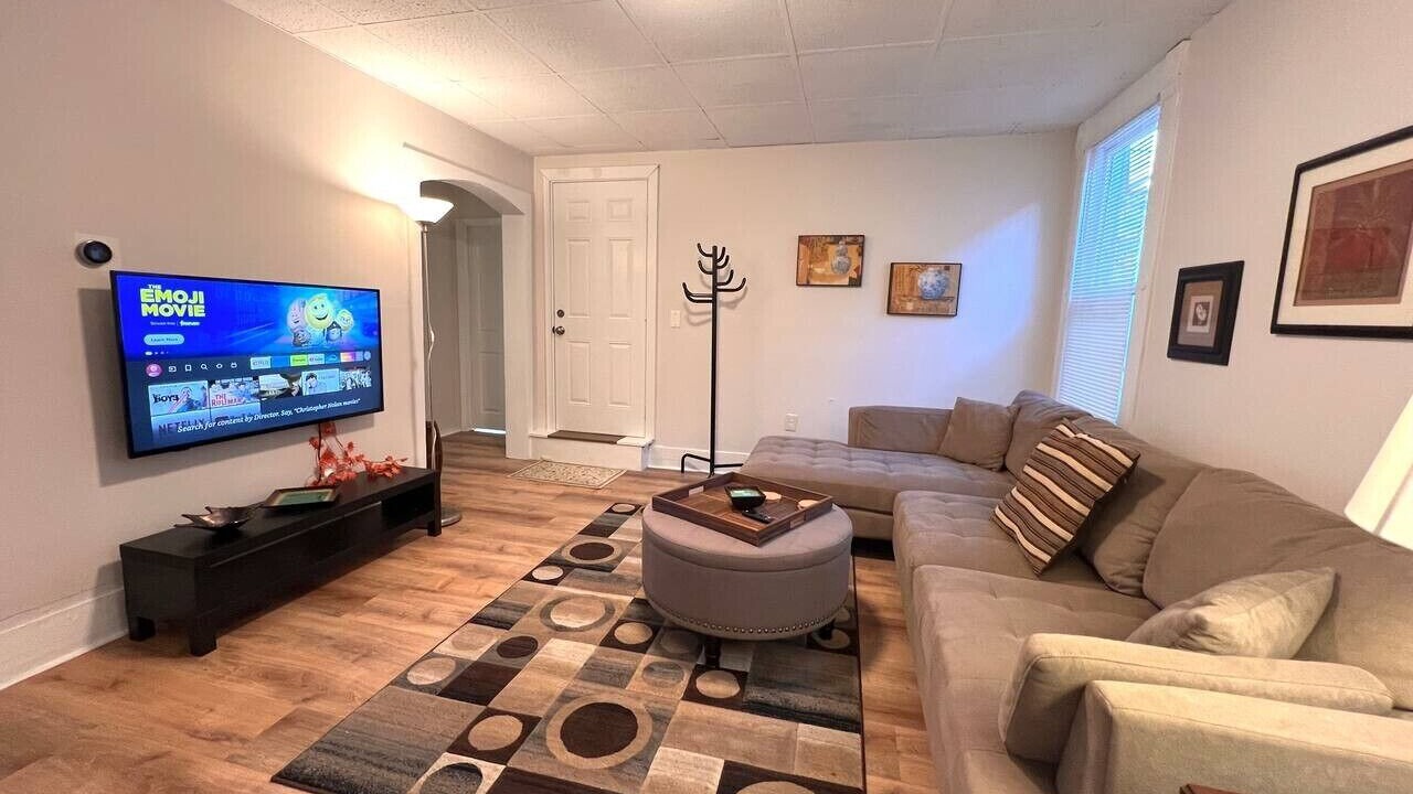 Photo of Livingroom in The Hill