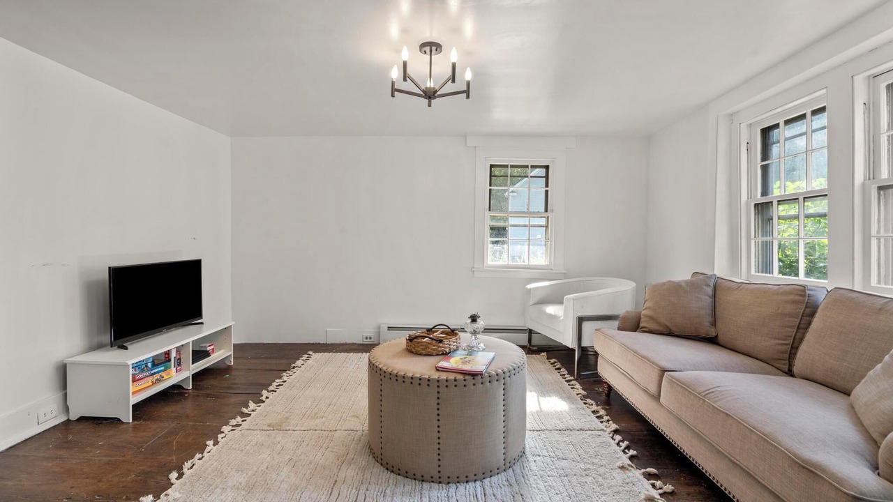 Photo of Livingroom in Shelton