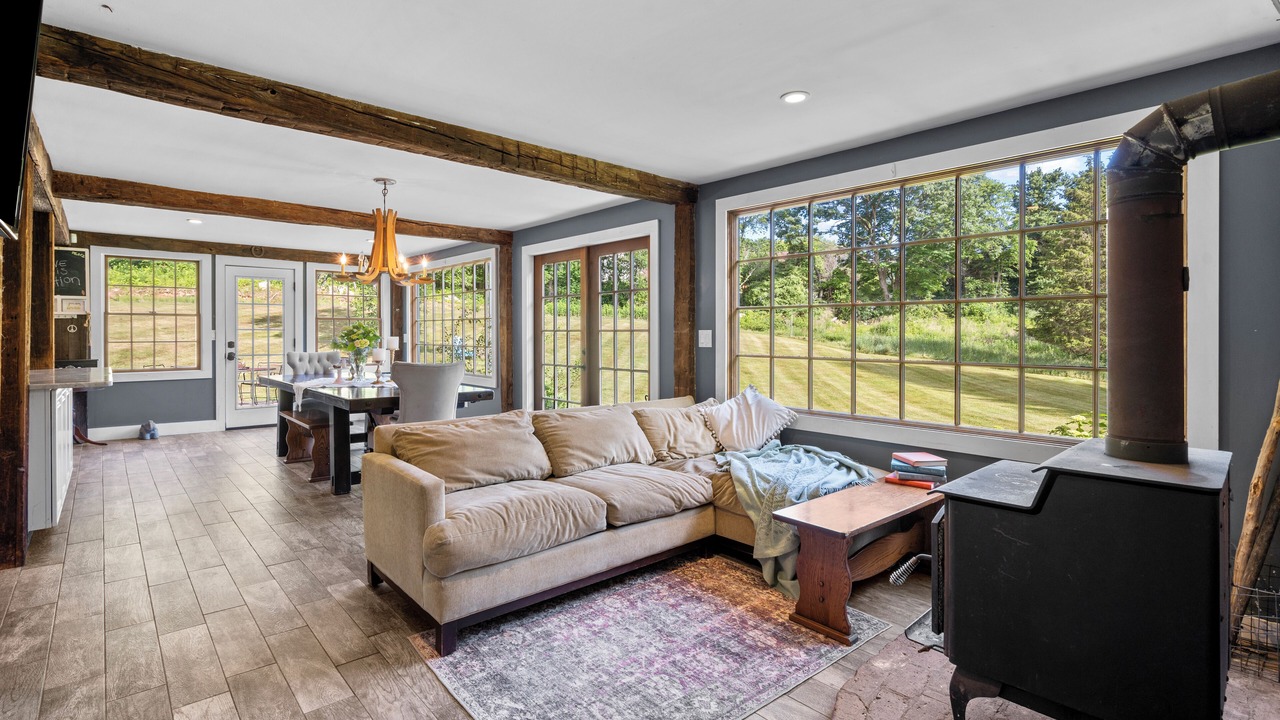 Photo of Livingroom in Shelton