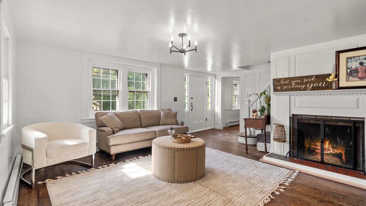 Photo of Livingroom in Shelton