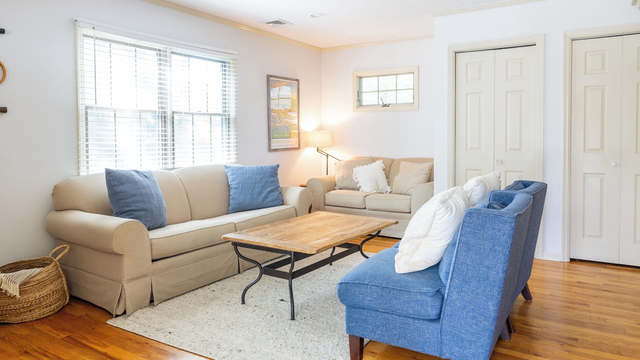 Photo of Livingroom in Southold