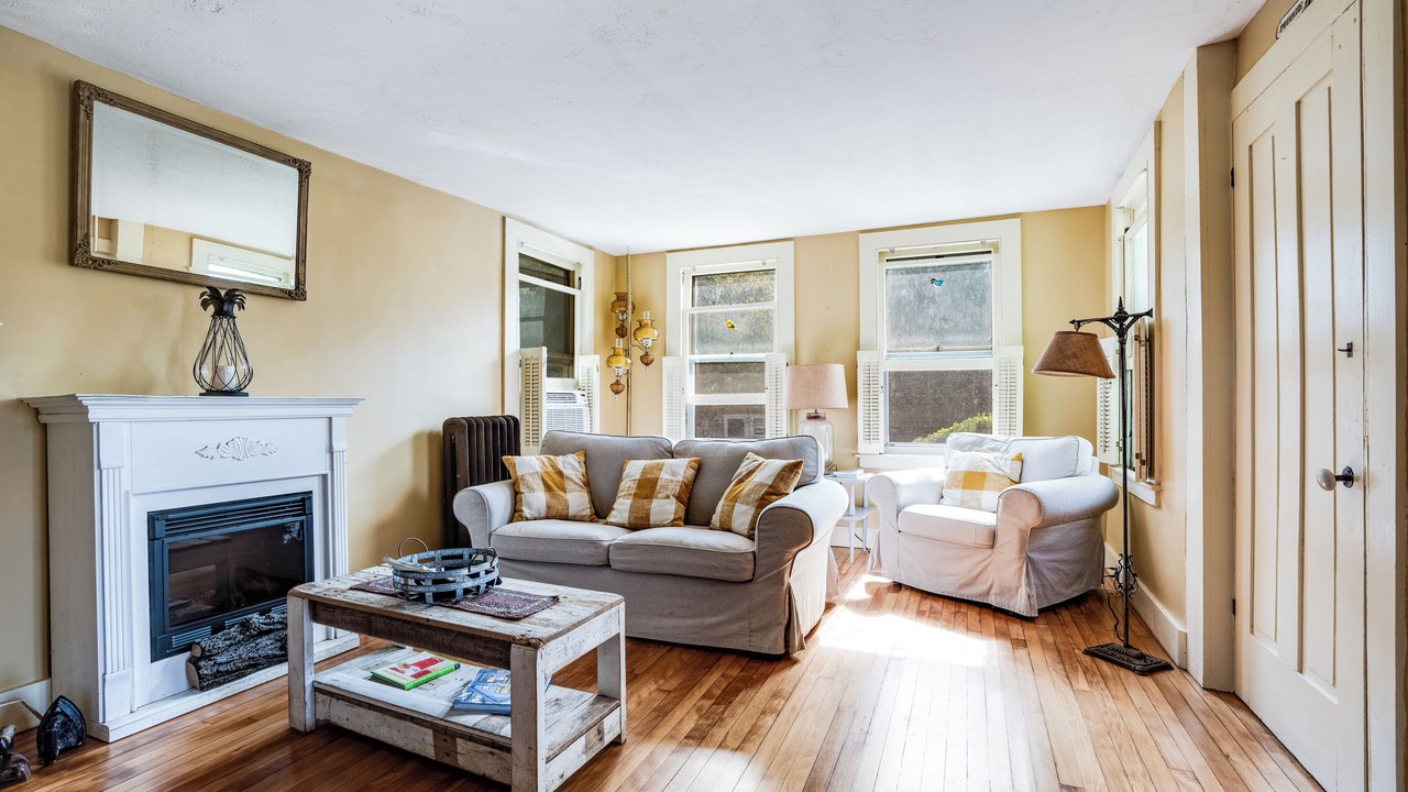 Photo of Livingroom in East Haddam
