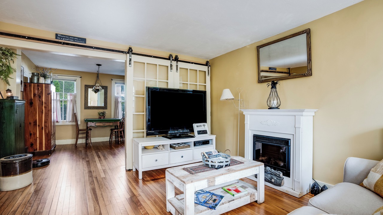 Photo of Livingroom in East Haddam