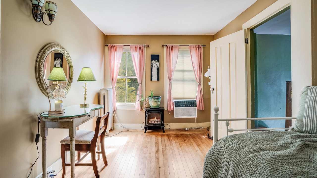 Photo of Bedroom in East Haddam