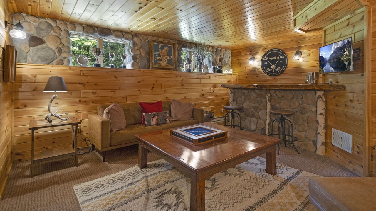 Photo of Livingroom in Bolton Landing