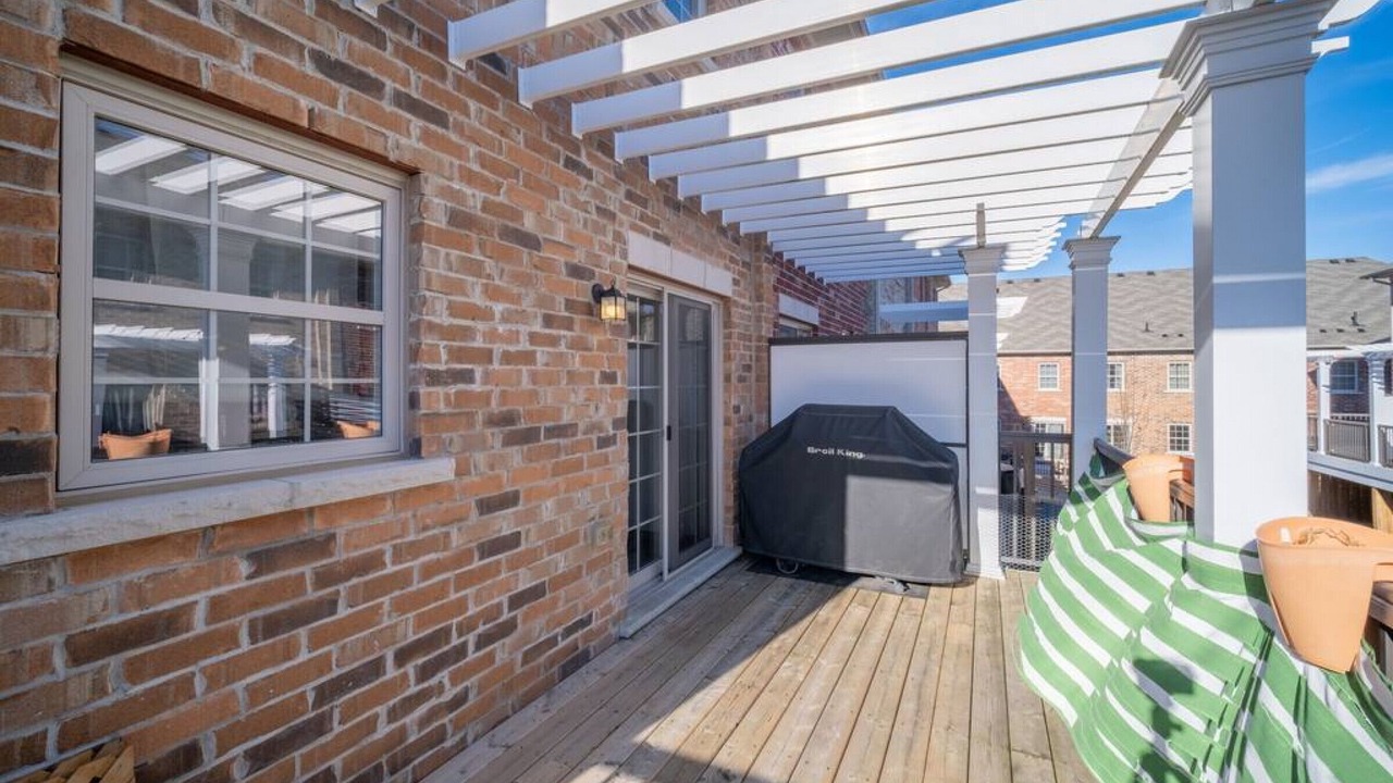 Photo of Patio Balcony in Mount Hope Huron Park