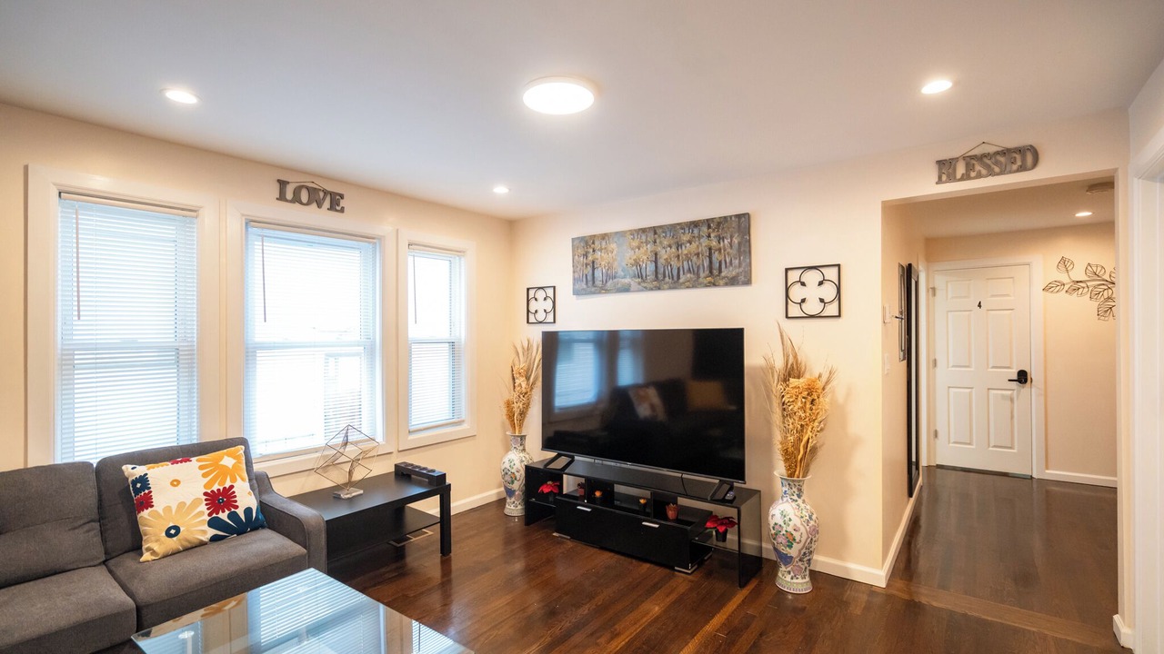 Photo of Livingroom in Meeting House Hill