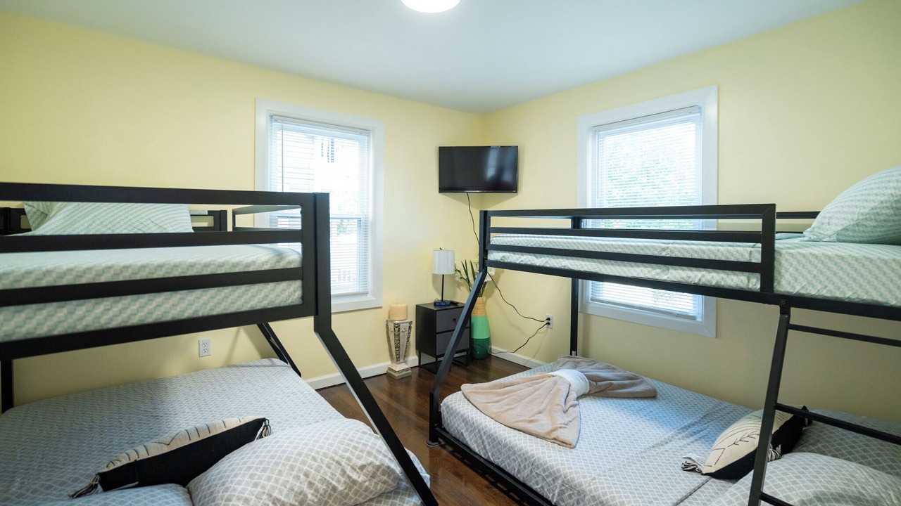 Photo of Bedroom in Meeting House Hill