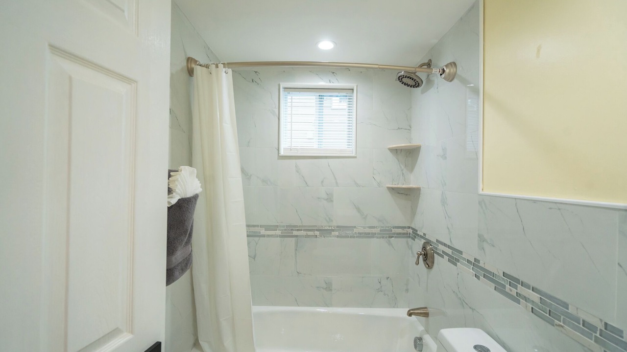 Photo of Bathroom in Meeting House Hill