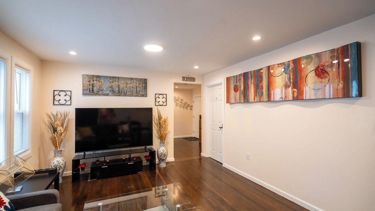 Photo of Livingroom in Meeting House Hill