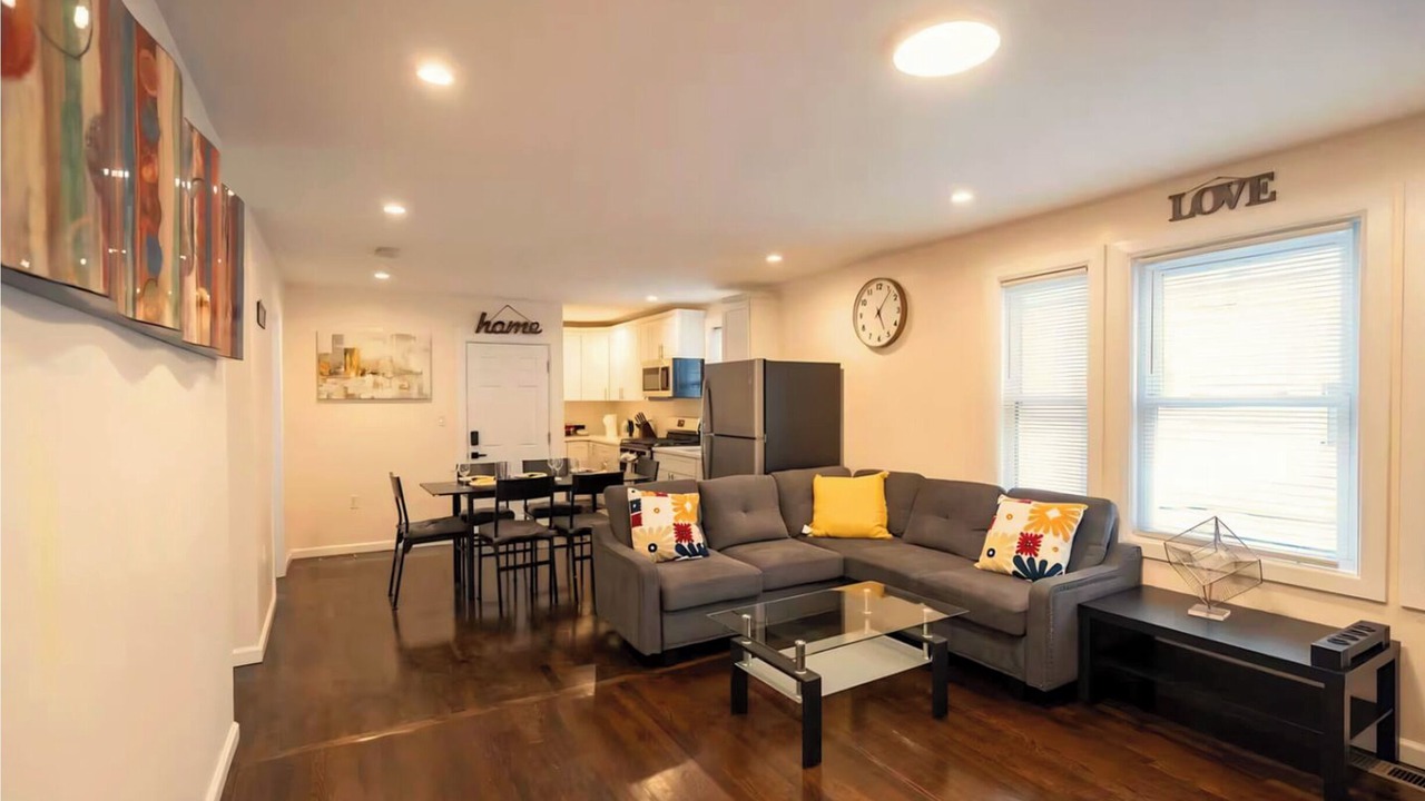Photo of Livingroom in Meeting House Hill