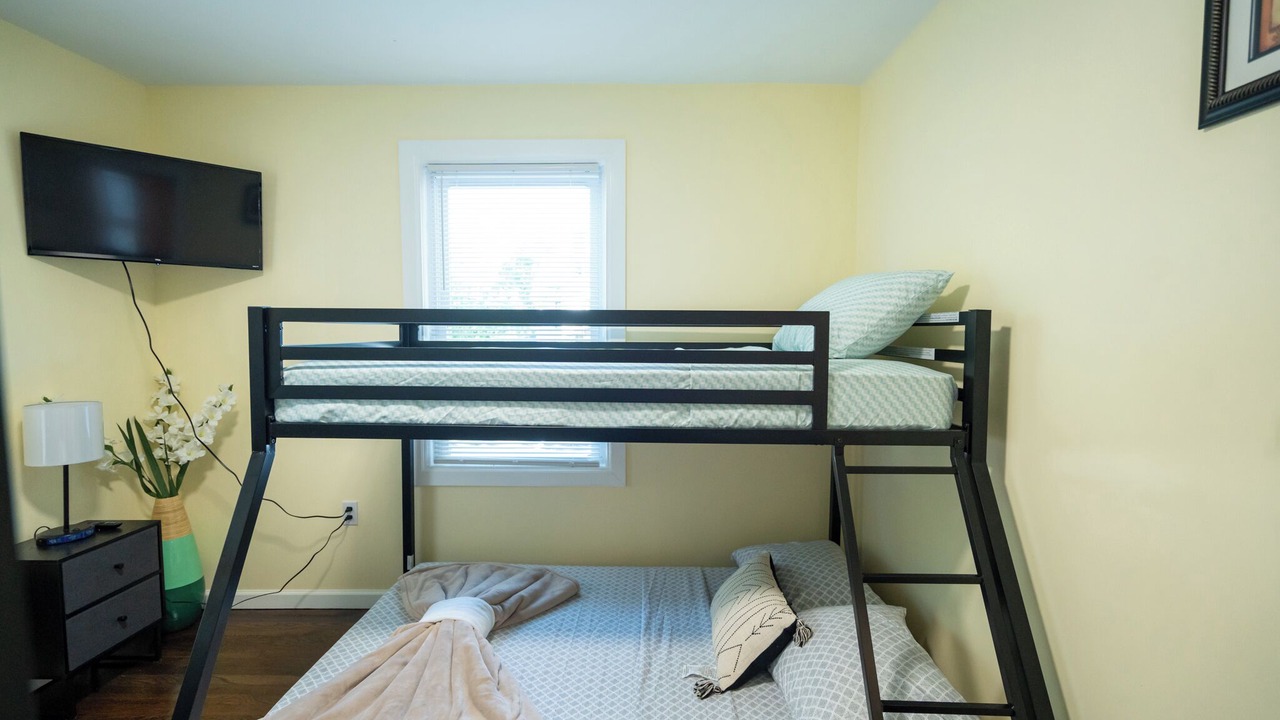 Photo of Bedroom in Meeting House Hill