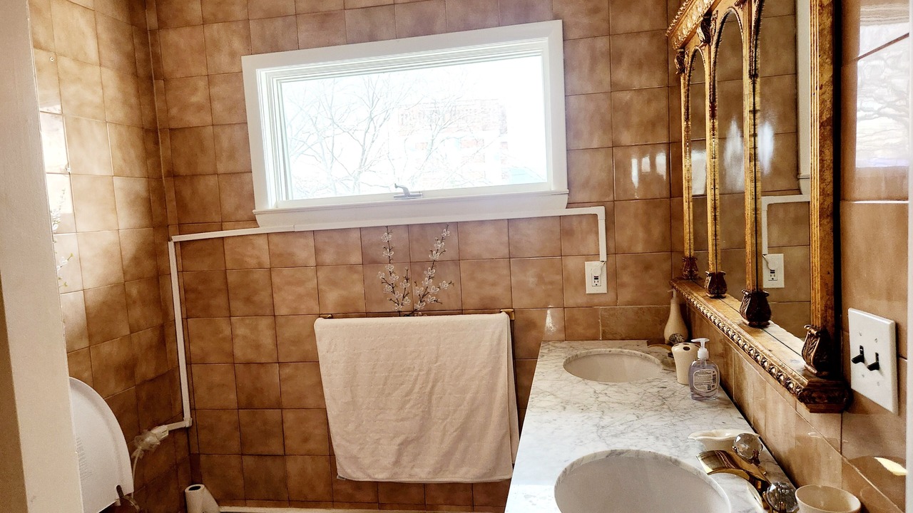 Photo of Bathroom in Bay Shore