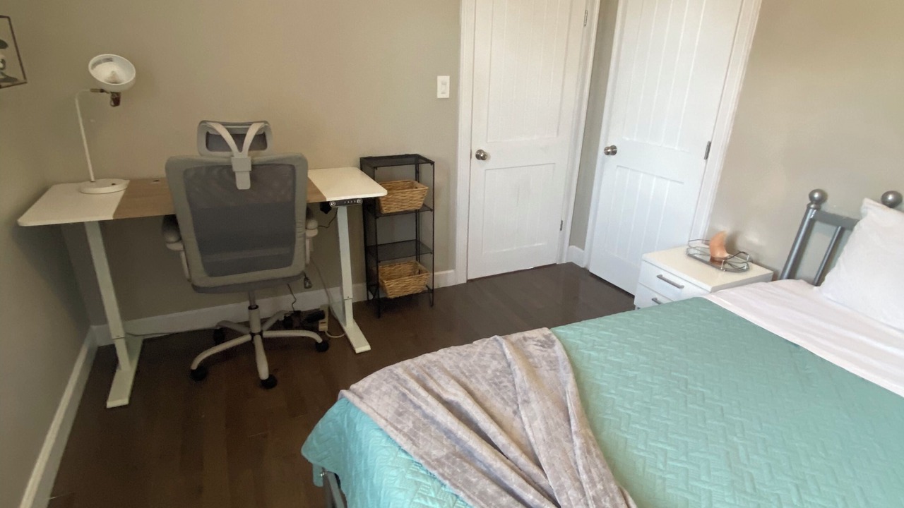 Photo of Bedroom in Top of the Hill