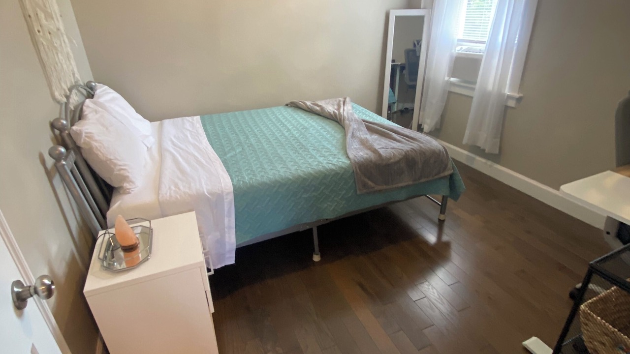 Photo of Bedroom in Top of the Hill
